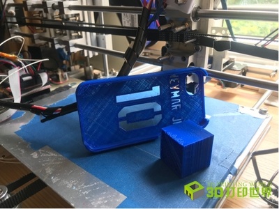 廣州高中生創(chuàng)新研發(fā)剪叉升降式3D打印機(jī)，推動(dòng)基礎(chǔ)材料銷(xiāo)售新機(jī)遇